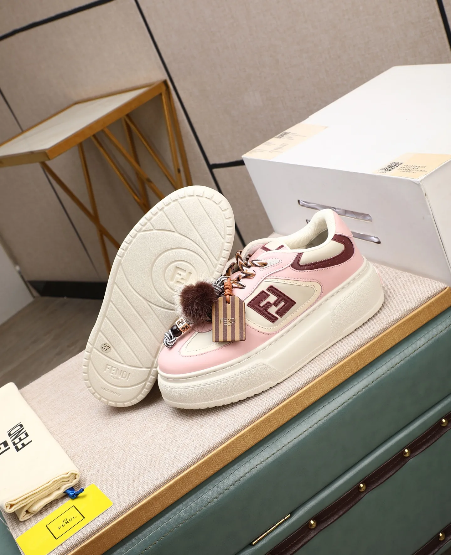 Men's shoes 💰740 Top quality Fendi Match series 25 latest colors Pendant thick sole lace casual FENDI Match lace. Made of light pink leather with white and ocher brown details. Contrast leather FF appliqué on the sides and hiking laces in white, pink and ocher brown. Thick rubber sole with oversized embossed FENDI lettering on the heel. Metal ring charm on the tongue: A small braided doll with contrasting mink fur details and gold metallic FF on the right shoe. The left shoe features a braided cord with contrasting mink double pom poms, metallic FF beads, and Pequin print pattern and logo. Upper: Original custom-made imported first-layer cowhide. Inner lining: Imported custom-made breathable mesh lining. Sole: Original open-molded ultra-light foam material. Bottom thickness: 5CM. Number of yards: women's 35-40 (custom-made 40 non-refundable).